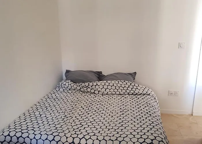 Central And Comfortable Studio, Near Train Station
